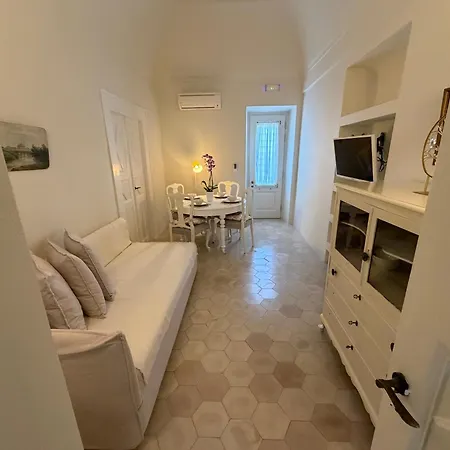 Dimael Mansion 3* Fira (Santorini)